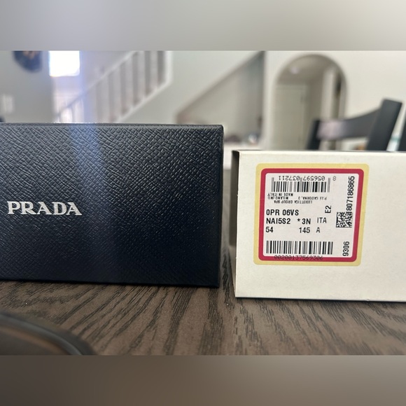 Men’s Authentic Prada Sunglasses - Picture 5 of 11